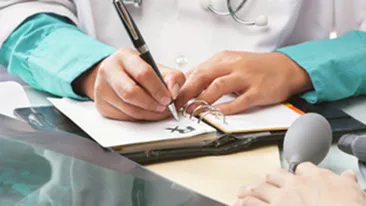 E un individ bolnav si pervers! Ce le făcea un medic de familie pacientelor pe care le consulta a revoltat o tara intreaga