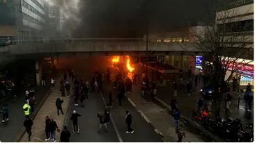Incendiu de proporții în gară! Călătorii, evacuați de urgență VIDEO