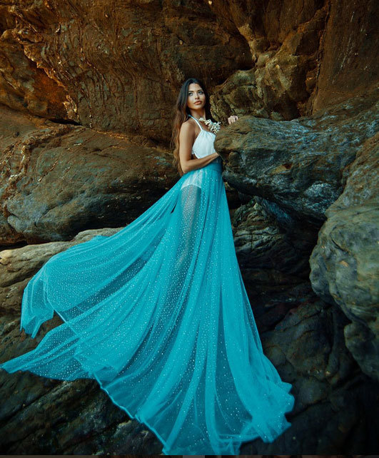GALERIE FOTO INCENDIARĂ! Îţi stă inima când o vezi în costum de baie! Nu e topmodel, ci… E cea mai sexy-doctoriţă!