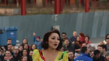 Nimeni nu si-a putut lua ochii de la decolteul ei generos! Uite tinuta cu care Andra a reusit sa atraga toate privirile!