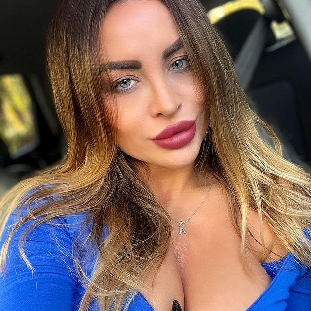 Anne Marie pozează în ipostaze care îi cuceresc pe urmăritorii ei / Sursă foto: Instagram.com