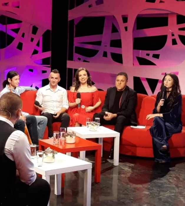 Raluca Blejuşcă, ex-Angels, apariție surprinzătoare la TV! Și-a adus cei 5 copii într-un platou de televiziune