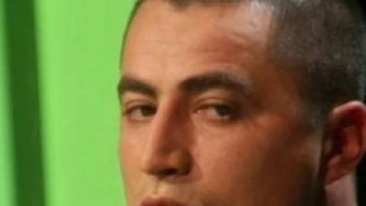 Îi cere…CRISTIAN CIOACĂ, dat în judecată de fiul său