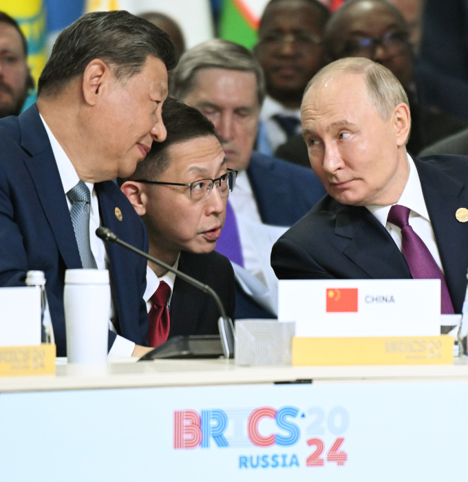 Președintele chinez Xi Jinping și președintele rus Vladimir Putin în timpul summitului BRICS din Kazan, Rusia, joi, 24 octombrie 2024. Foto: Profimedia