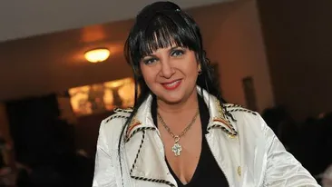 Carmen Serban s-a oprit din cantat cand a vazut asta! Ce SURPRIZA i-au facut cei care au organizat ultimul concert al manelistei