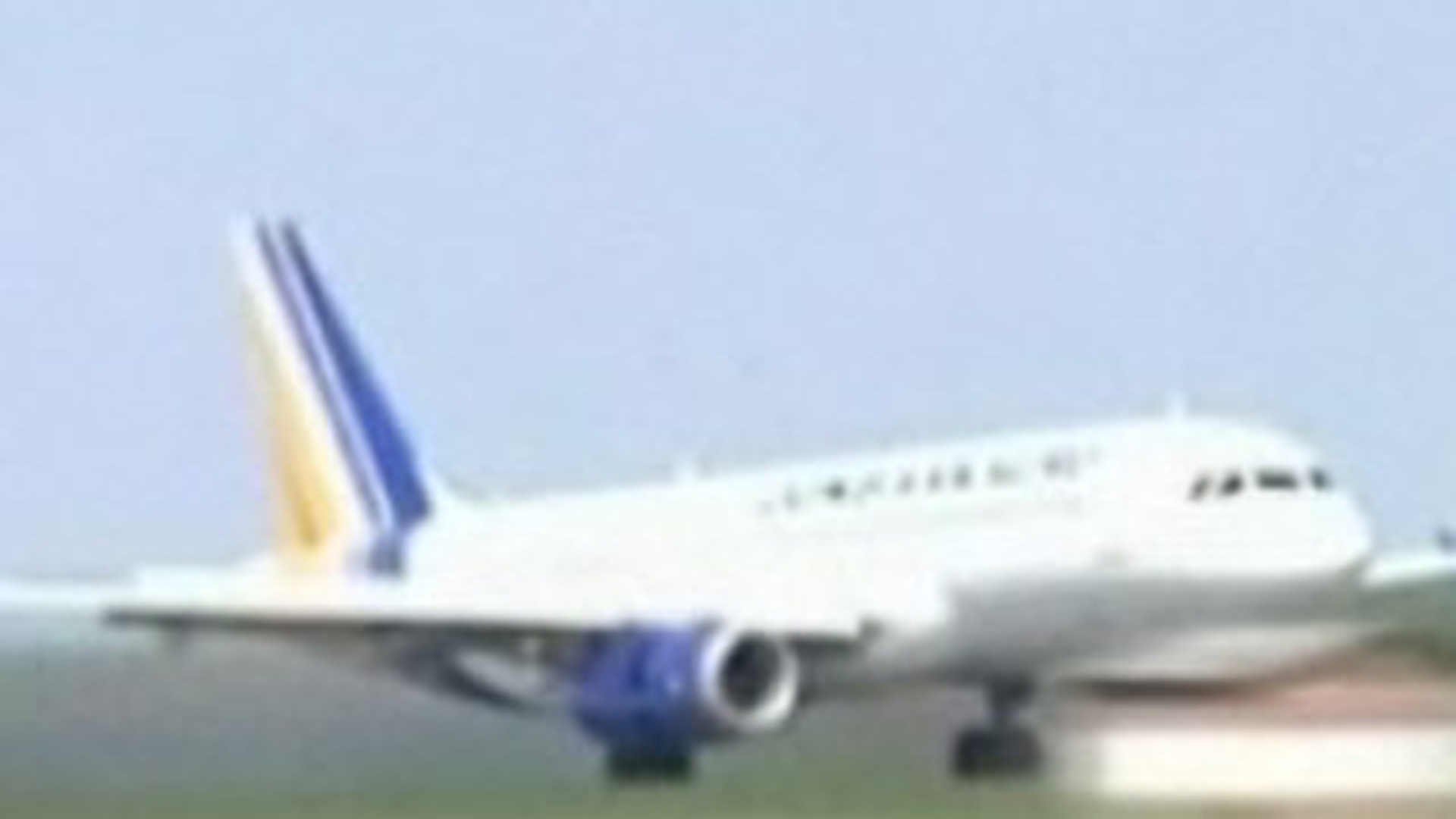 Un avion ucrainean a fost oprit la sol pentru ca tot echipajul era beat