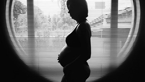 O fetiță de 4 ani, martoră la o crimă terifiantă. O tânără gravidă și-a ucis iubitul care voia să plece la o petrecere de Sfântul Ion