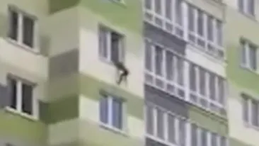 VIDEO! Imagini cu puternic impact emoțional! Un copil de 5 ani a căzut de la etajul 7