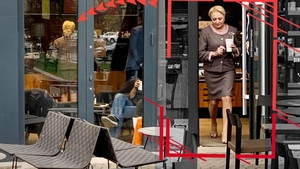 Apariție neașteptată a fostului premier! Viorica Dăncilă, fotografiată la coadă la Starbucks