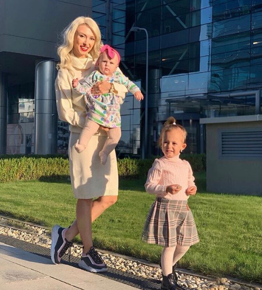 Andreea Bălan este cea mai fericită mămică. Mezina familiei a rostit primul cuvânt