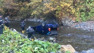 Tânără grav rănită după ce a plonjat cu mașina în albia unui pârâu, pe Transfăgărășan