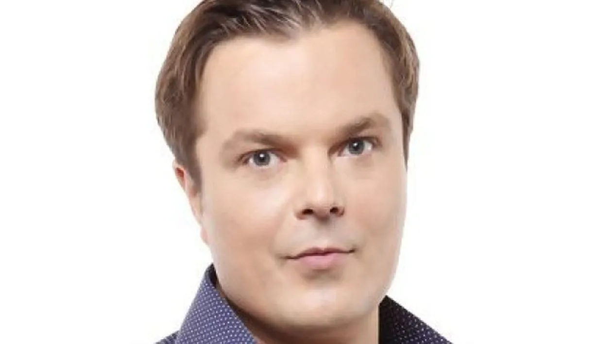 Dl. Problema se intoarce! Asculta noul lui single in featuring cu Victoria Bidea – “Paparazzi”!