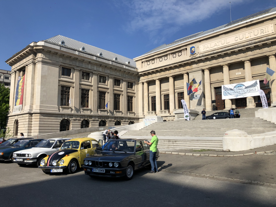 Mașinile de epocă, la startul competitției