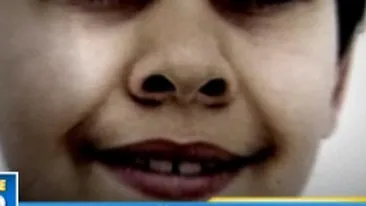 VIDEO Un baietel de 12 ani a murit dupa ce a cazut in cap, la scoala!