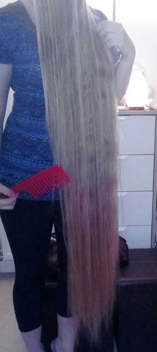 Are părul atât de lung, încât poate să îl poarte ca pe o rochie! Cum arată femeia care a ajuns să fie supranumită „Rapunzel”