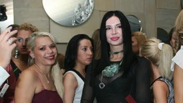 S-a facut de ras in Le Gaga! Marinela Nitu nu s-a despartit de bagaj in club!