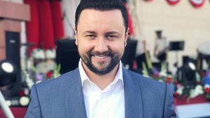 Emoţionant! Cum a apărut Măruţă în prima zi de şcoală, alături de băiatul său, David