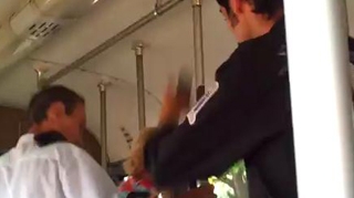 VIDEO SENZATIONAL! S-au certat pentru un pui de gaina! "Asta nu e cioara!" - "Iti dau un pumn de mori aici"