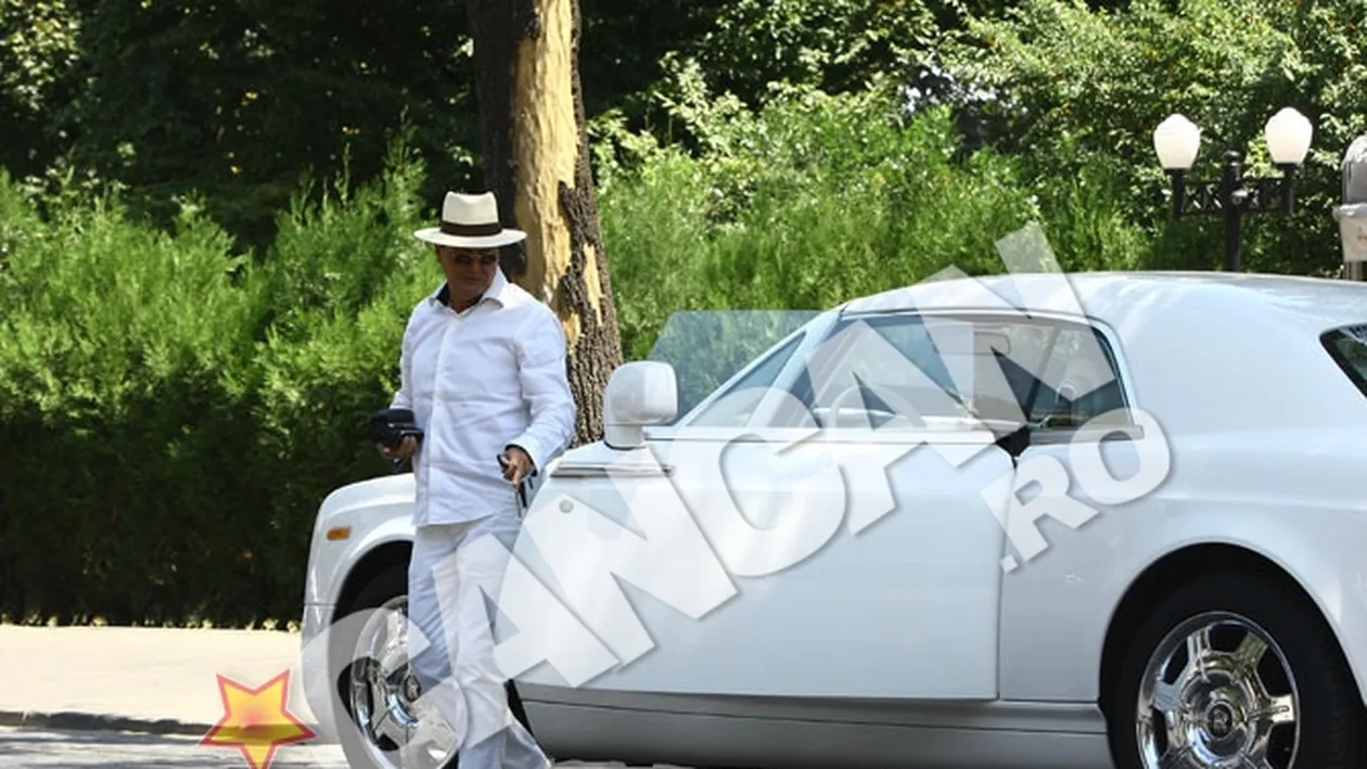 In asteptarea Aventador-ului, merge si Rolls-ul! Dan Nicorescu a iesit in Dorobanti sa-si etaleze bronzul de Caraibe