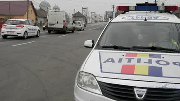 Incredibil! Anunt lipit pe o masina de Politie din Moldova: ''Vand turbo Diesel, gaz-benzina...''