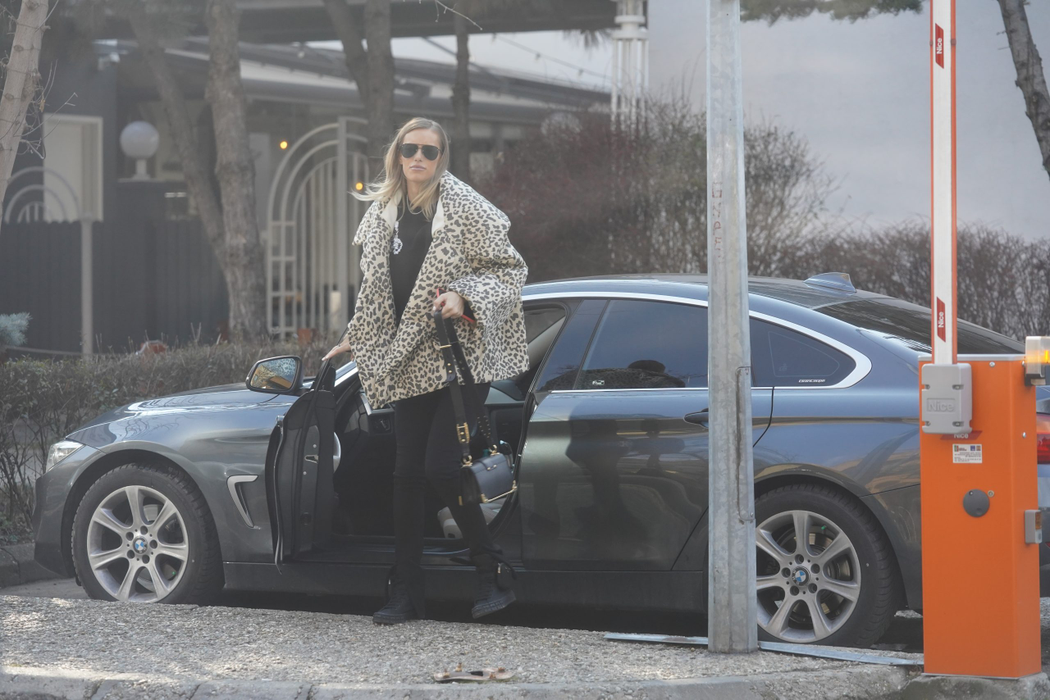 Gabriela Prisăcariu "i-a luat locul soțului", în "inspecțiile" la restaurant (Foto: CANCAN.RO)