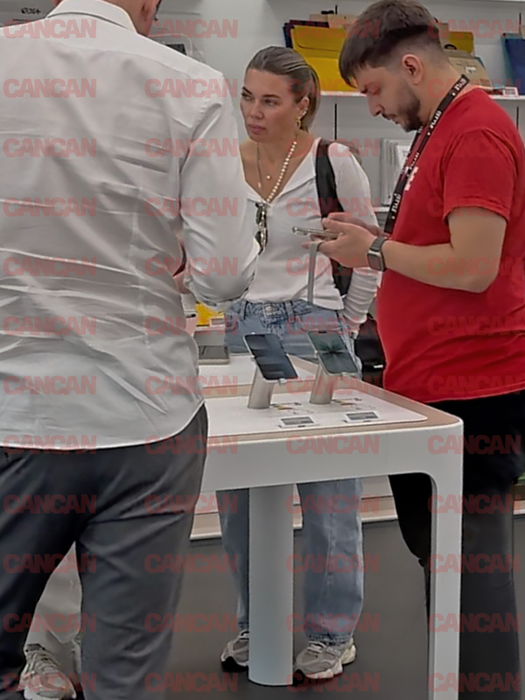 Gina Pistol a venit cu o prietenă la Băneasa Shopping City