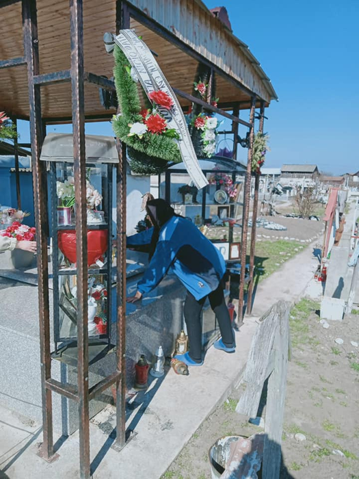 Mormântul Denisei Răducu este vizitat mereu de mama ei