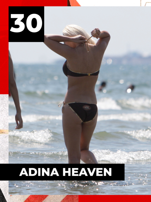 Top sexy-vedete de la noi, care au greșit mărimea slipului. Fanii de pe plajă au crezut că nu văd bine