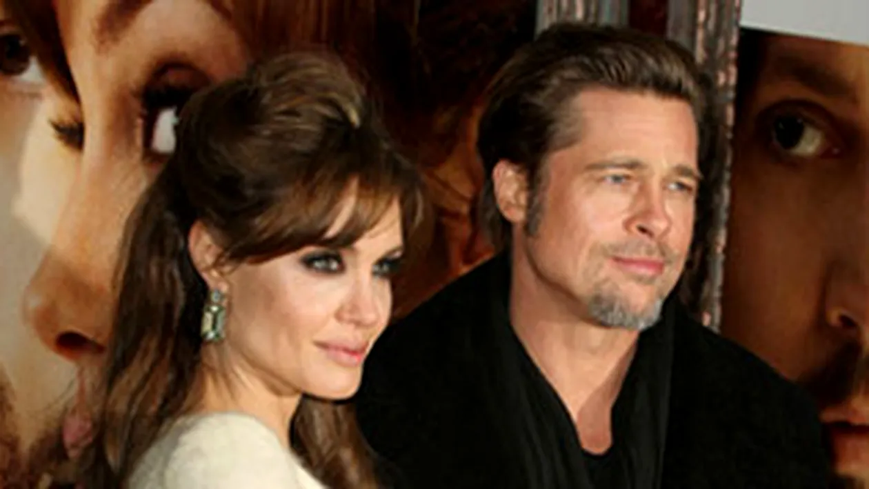 Uite cum ii pune Brad Pitt mana pe fund Angelinei Jolie pe covorul rosu