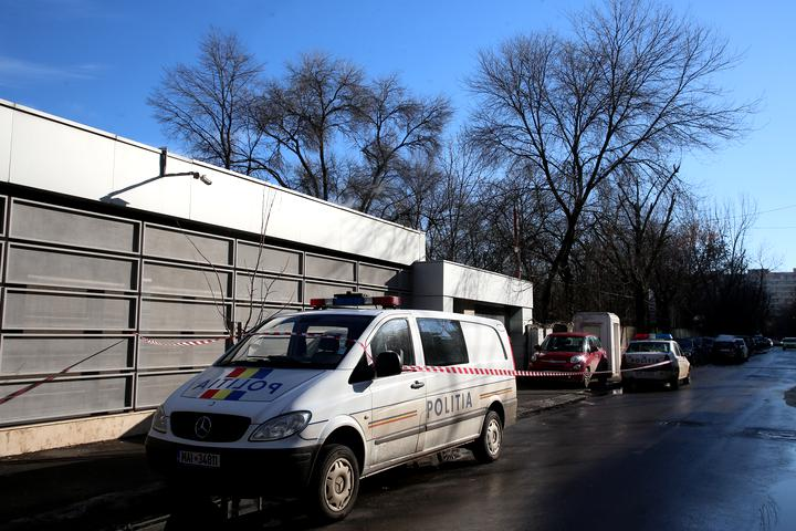 După spargere, anchetatorii au fost la vila lui Joshua Castellano, de unde au adunat date și au preluat probe care să-i conducă spre făptași