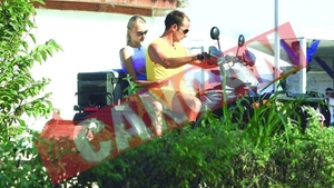 Mazare se distreaza cu ATV-ul si blondele