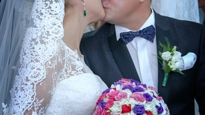 Declaraţii exclusive. Mirii care au avut 7.000 de invitaţi la nuntă au decis să...