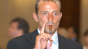 Radu Mazare, in sarutari fierbinti cu o blonda! O cheama Viermus si e extrem de sexy