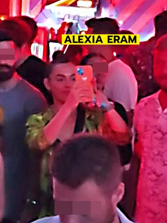 Alexia Eram a butonat telefonul toată seara / (Sursa: Captură video)