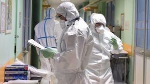 Medicii din Deva au ajuns la capătul puterilor: ”Aproximativ 100 de cadre medicale lucrează de 10 zile, 24 de ore din 24”