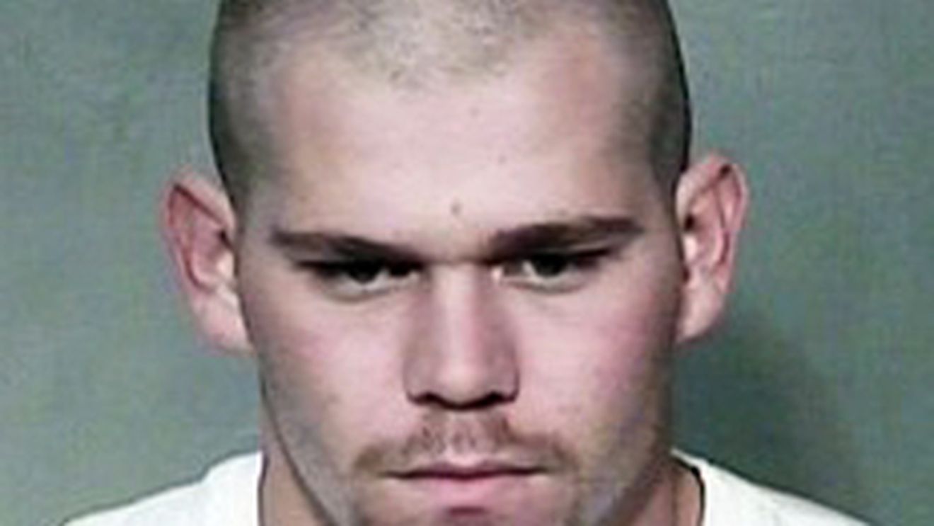 A rapit-o, violat-o, ucis-o si ingropat-o in desert, la prima intalnire!