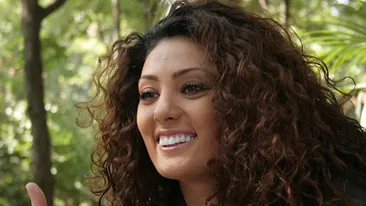 Claudia Pavel a revenit in Romania! Vezi primele fotografii cu Cream dupa ce a devenit mamica