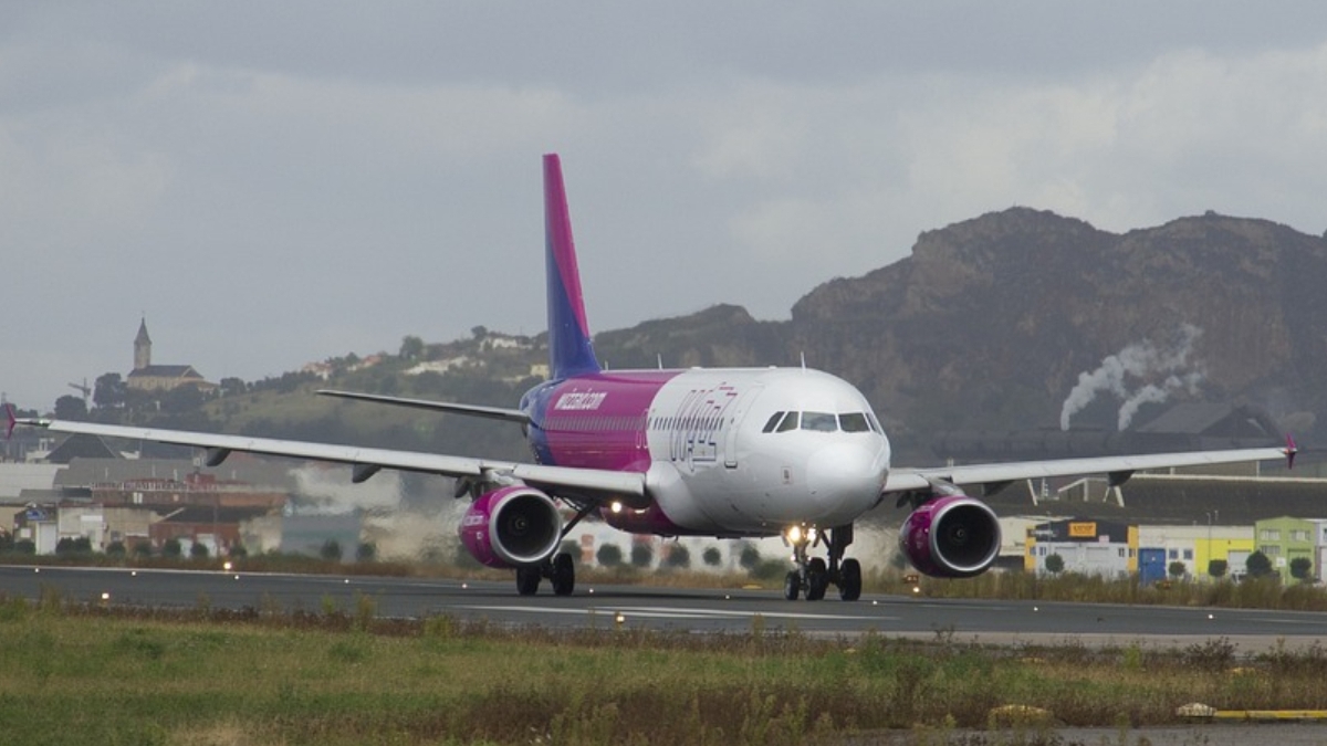 Gestul inconștient făcut de un român, în toaleta unui avion Wizz Air. Pasagerii au avut parte de un șoc