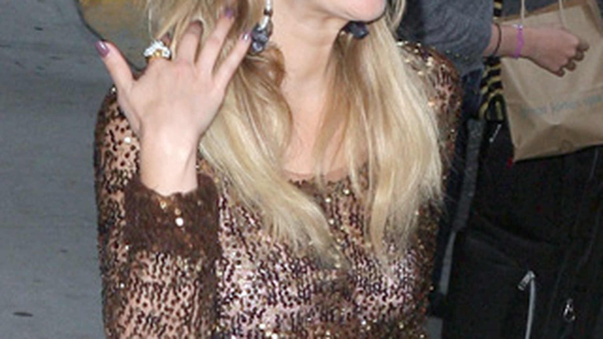 Drew Barrymore isi vrea copilaria inapoi!