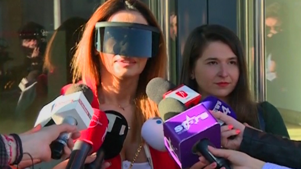 Oana Zăvoranu a picat din spațiu direct la Poliție. ”Ce-i asta, mască de sudură?!” | VIDEO