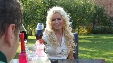 O asemenea combinatie, mai rar! Inselata de sot cu o ruda apropiata, “Blonda lui MRU” se apropie de... Naomi