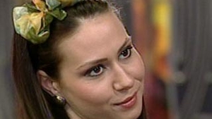 "Casnica de la Masterchef" a ajuns in finala, desi juriul a certat-o! "Ea plange mereu. De azi inainte vreau sa ne impresionezi numai cu preparatul, lasa zambetul in alta parte"