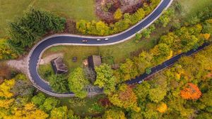 Șoferii români vor fi nevoiți să plătească o nouă taxă pentru a avea acces în anumite zone ale orașelor