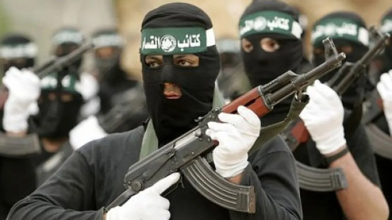 A vrut să intre în contact cu Al-Qaida! E tânără şi colaborează cu teroriştii