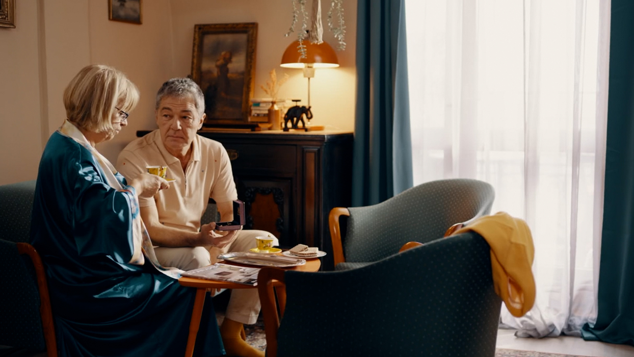 „Mă mut la mama”, o comedie despre familie și toate problemele ei. Primele imagini de pe platourile de filmare