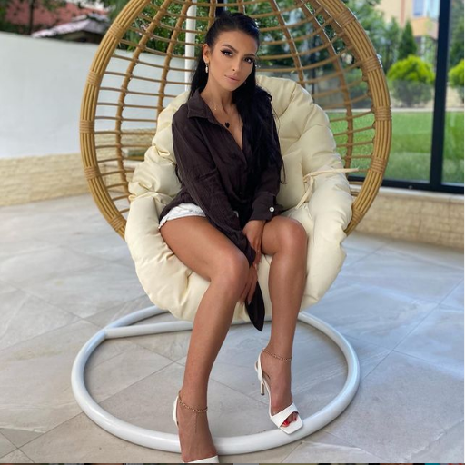 Francisca încearcă să scape de porecla "Kim Kardashian de România"