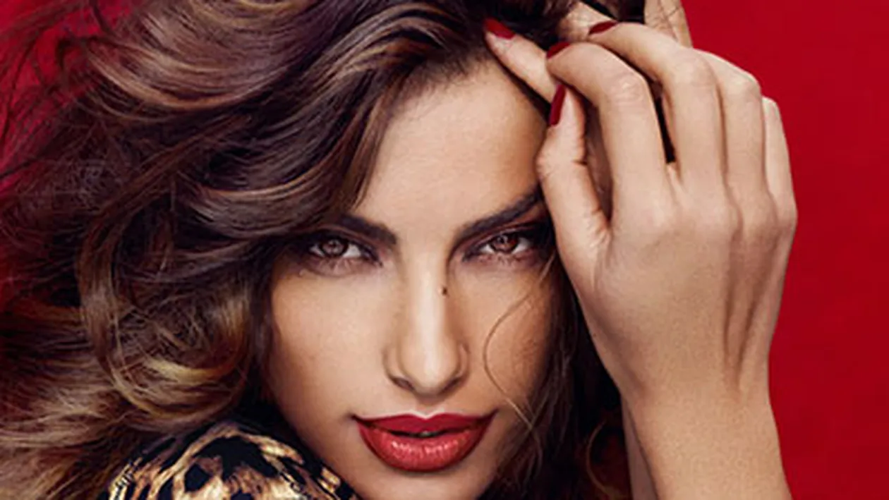 Mădălina Ghenea o înlocuieşte pe Naomi Campbell. Vezi cum a reuşit românca noastră această performanţă