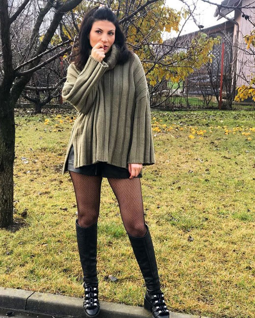 Divorțul a schimbat-o enorm! Cum a ieșit Ioana Ginghină îmbrăcată astăzi, la cumpărături. Fustița scurtă de o palmă i-a lăsat mască pe toți