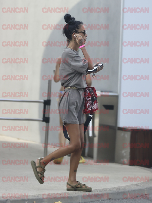 Fosta soție a lui Bordea a terminat la piscină și a plecat către un magazin de mobilă și decorațiuni (Foto: CANCAN.RO)