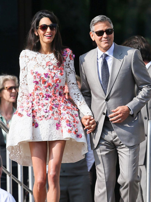 Primul cadou primit de gemenii lui George Clooney! Ce le-a dăruit bunica lor la doar câteva ore de la naştere!